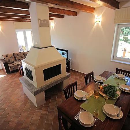 Schoenes In Breze Mit Eigenem Balkon By Interhome *